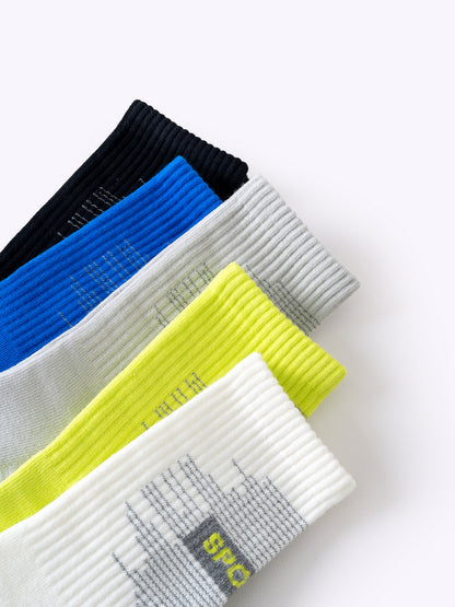 Line-patterned dopamine sport ankle socks