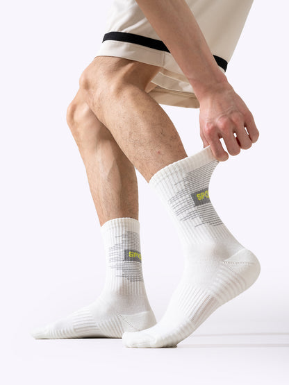 Line-patterned dopamine sport ankle socks